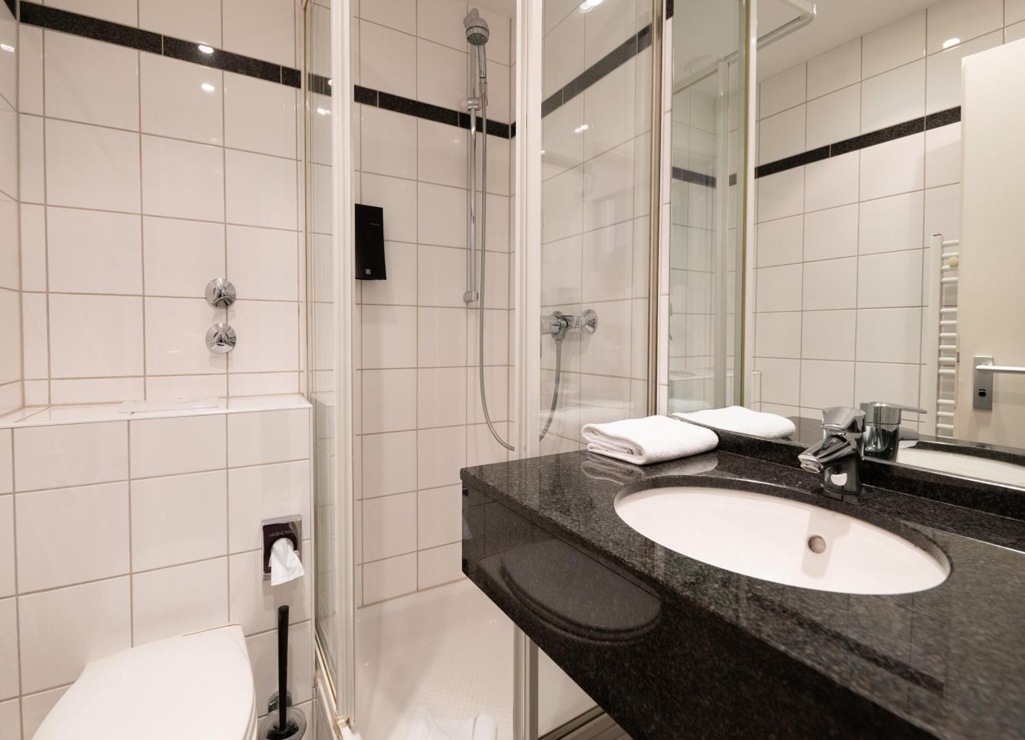 Hotel Medo Koeln Bagian luar foto