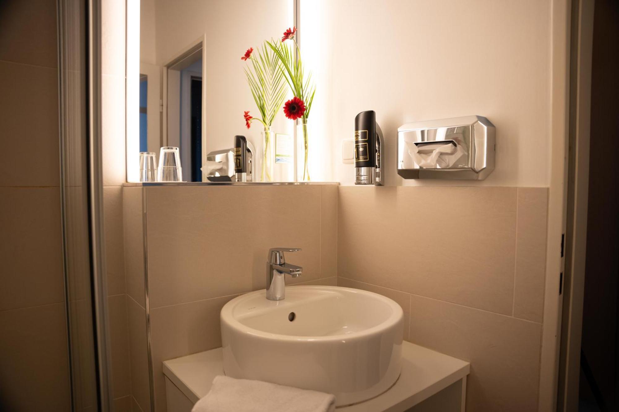 Hotel Medo Koeln Bagian luar foto