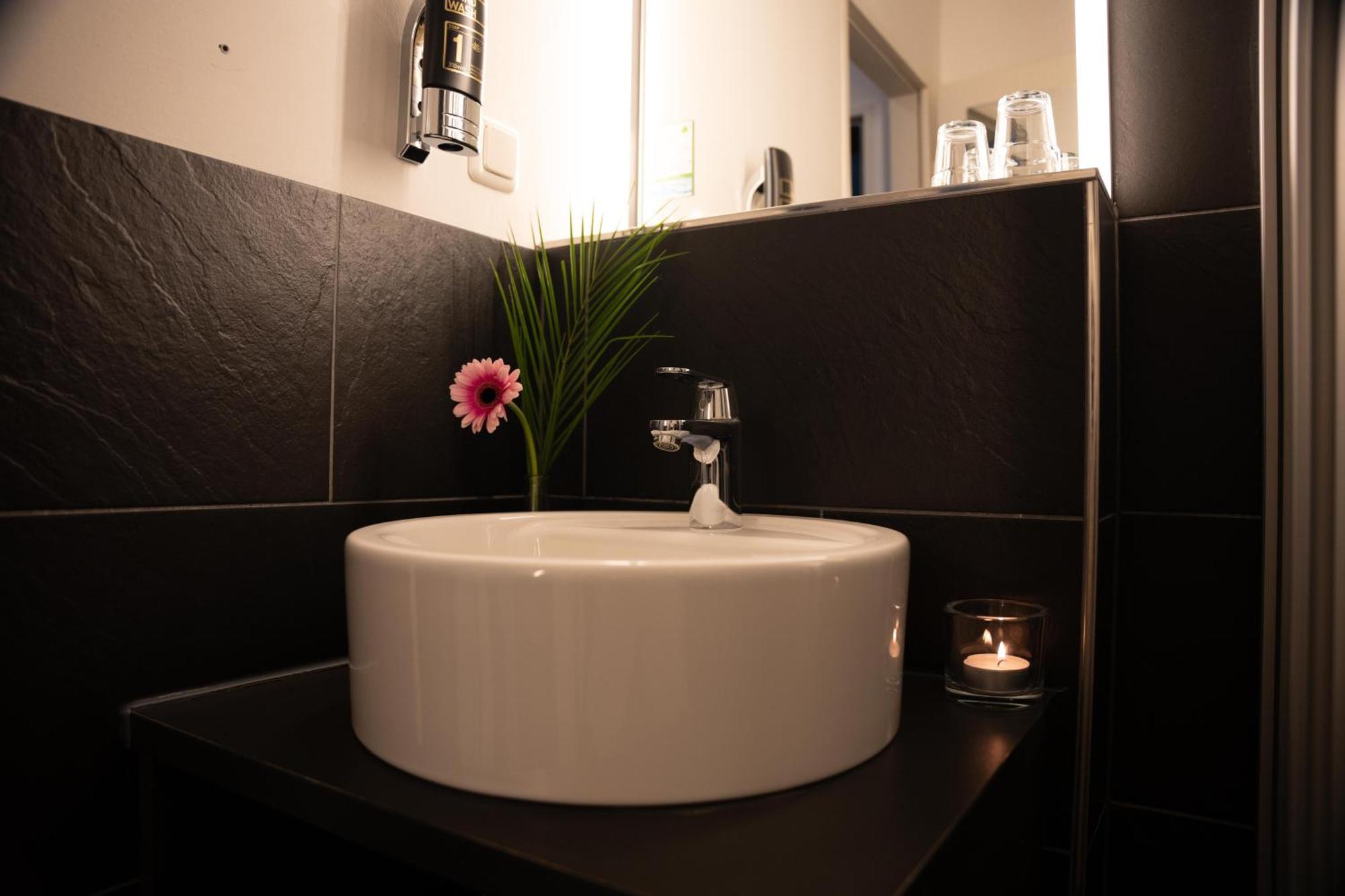 Hotel Medo Koeln Bagian luar foto