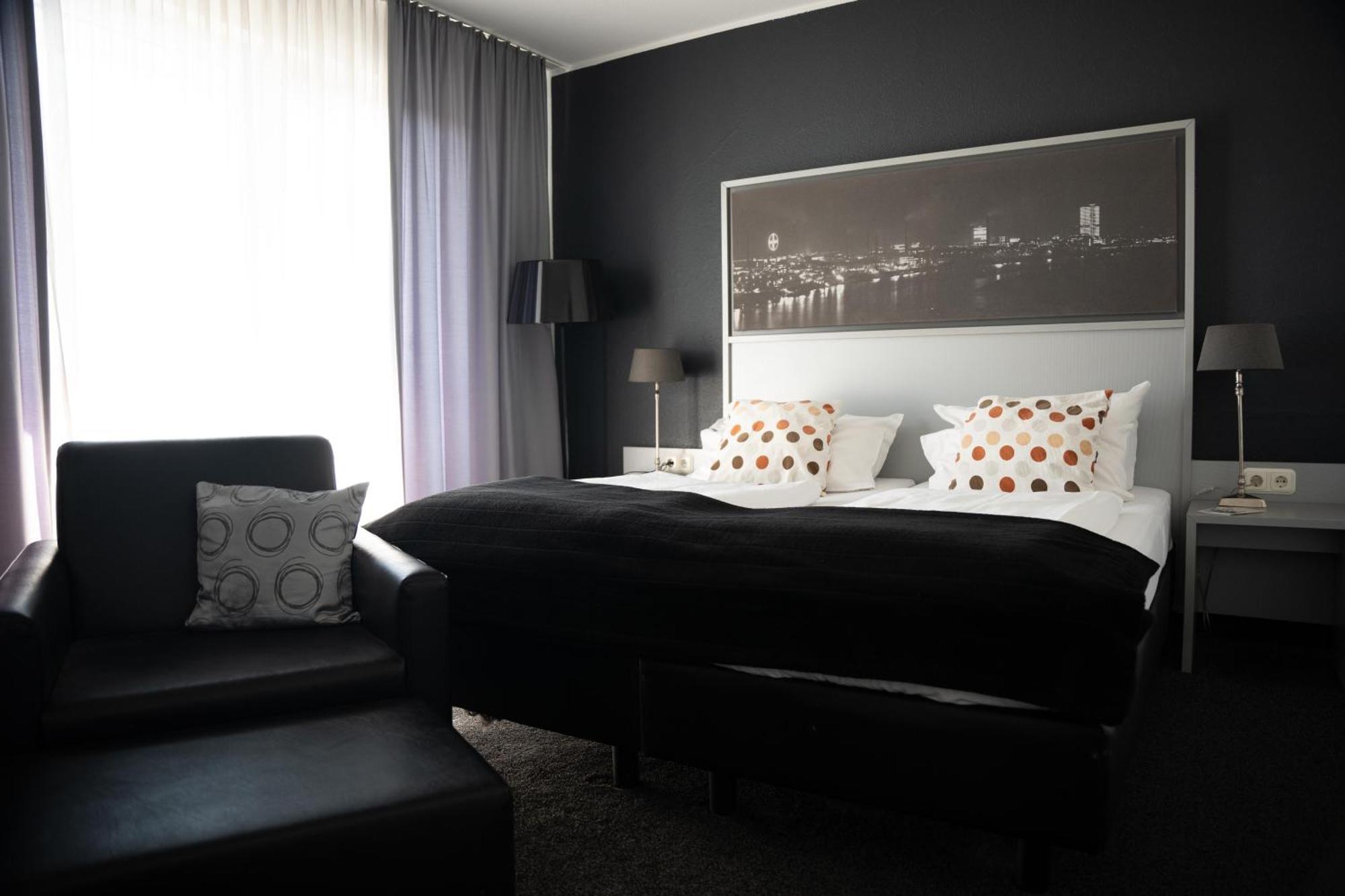 Hotel Medo Koeln Bagian luar foto