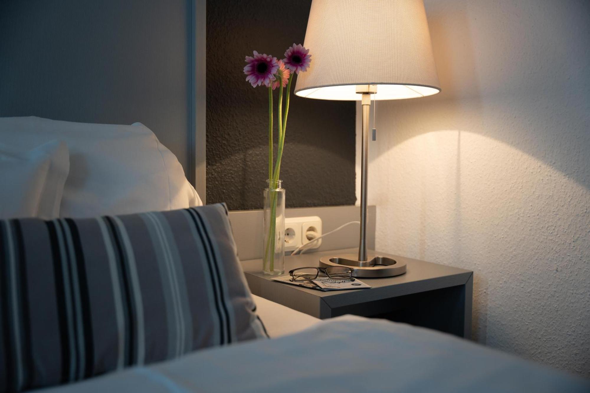 Hotel Medo Koeln Bagian luar foto
