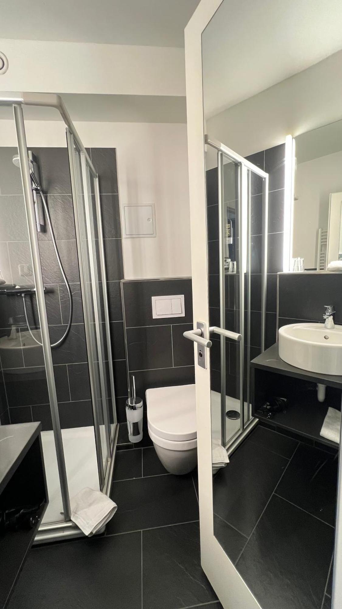 Hotel Medo Koeln Bagian luar foto
